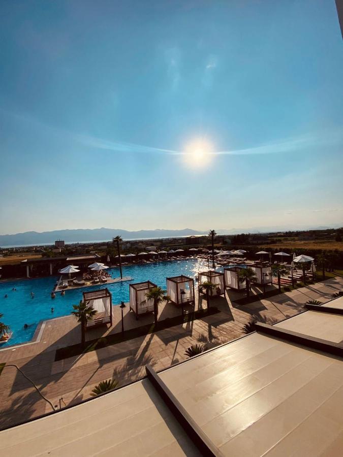 Deluxe Resort And Spa Koplik Luaran gambar