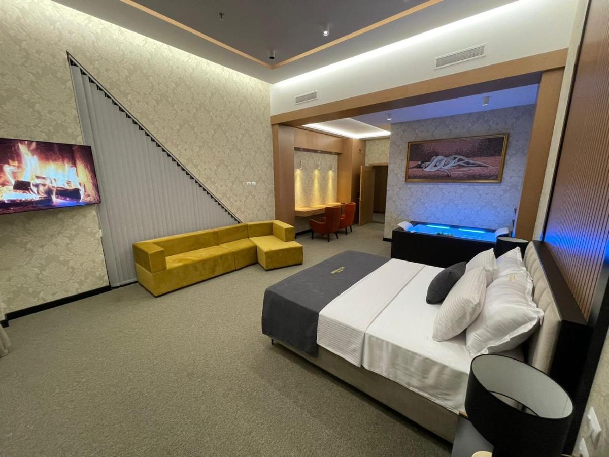Deluxe Resort And Spa Koplik Luaran gambar