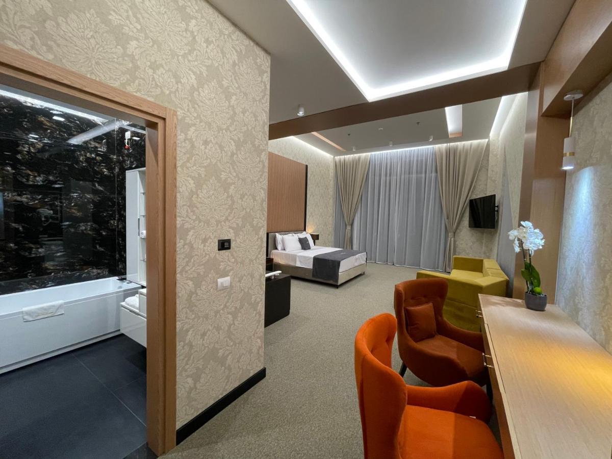 Deluxe Resort And Spa Koplik Luaran gambar