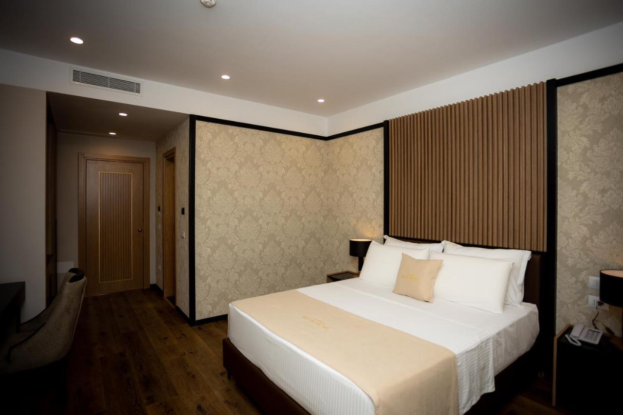 Deluxe Resort And Spa Koplik Luaran gambar