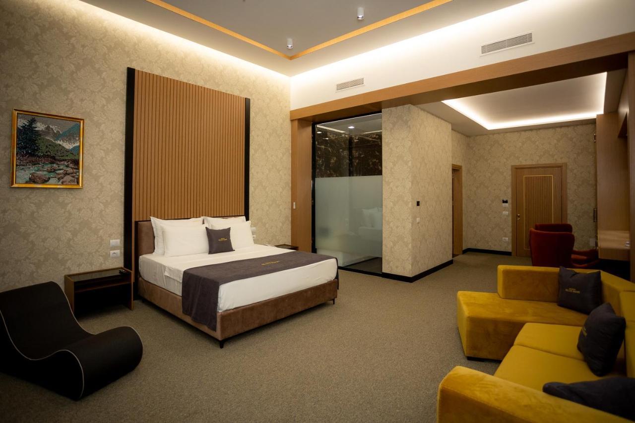 Deluxe Resort And Spa Koplik Luaran gambar